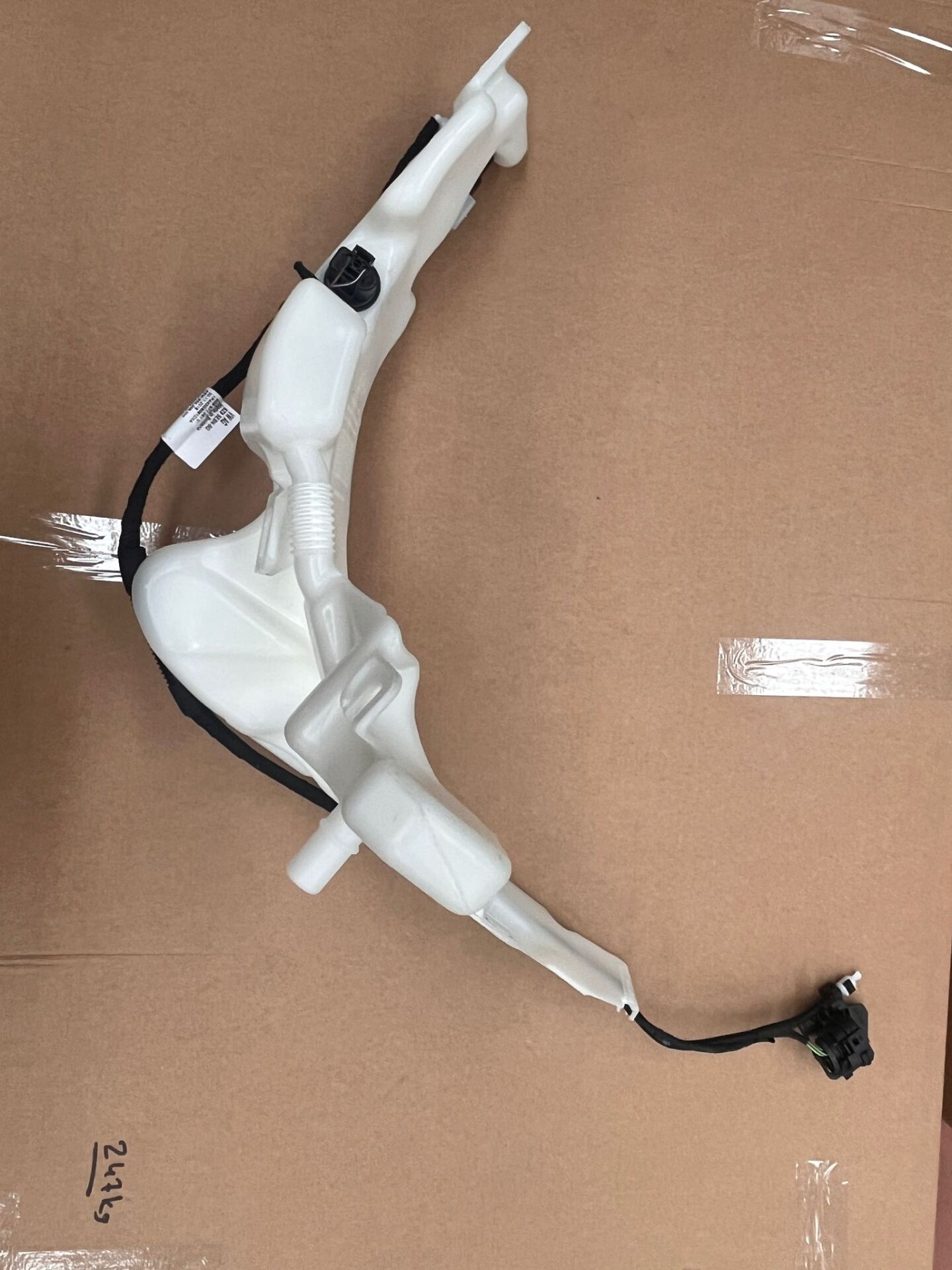 Wolkswagen Arteon SilcekSu Deposu Motorlu Oem.3G8955448