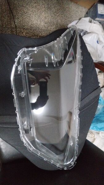 Hyundai Bayon Sağ Far Camı CE Belgeli 2020-23