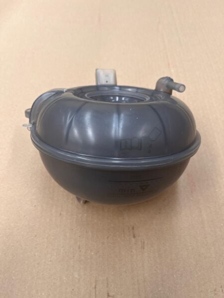5Q0121407A Oem Golf 7 Radyatör Yedek Su Deposu