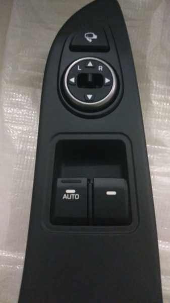 Hyundai İ10 İ20 İ30 Orjinal Ön Sol 2'li Cam Düğmesi ve Dikiz Ayna Elektrikli Kontrol