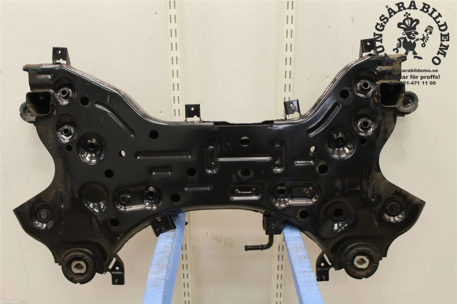 62405-D7050 İthal  Ön Travers Hyundai Tucson 2015-18