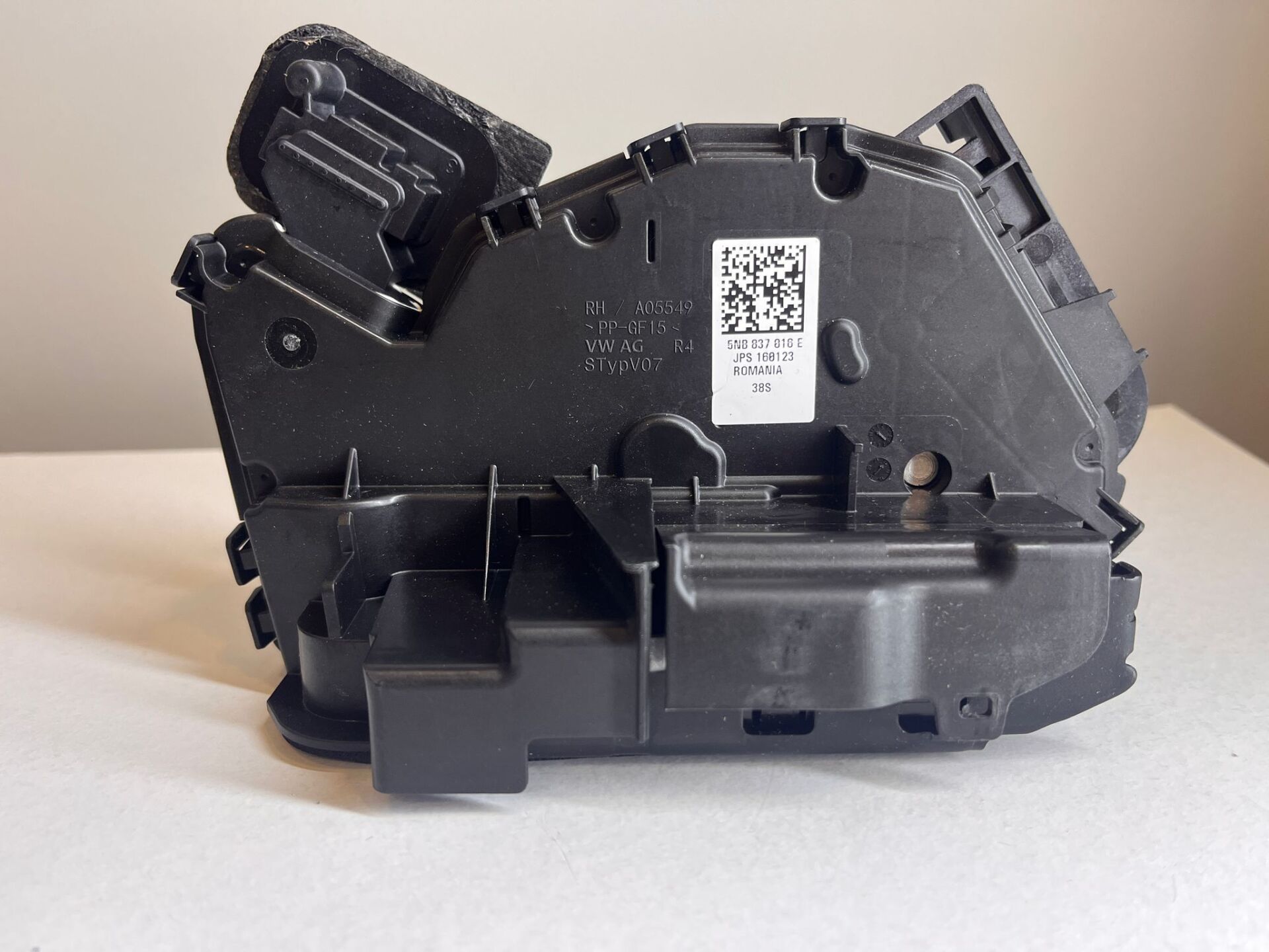 Wolkswagen Golf 7 Ön Sağ Kapı Kilidi Oem.5NB837016E
